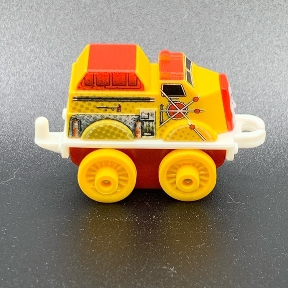 THOMAS & FRIENDS Minis Train Firestorm Flynn the Fire Truck DC Super Friends - Picture 3 of 5